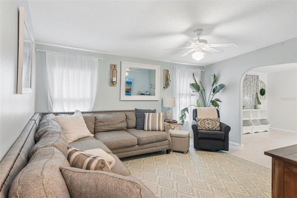 For Sale: $495,000 (3 beds, 3 baths, 1330 Square Feet)