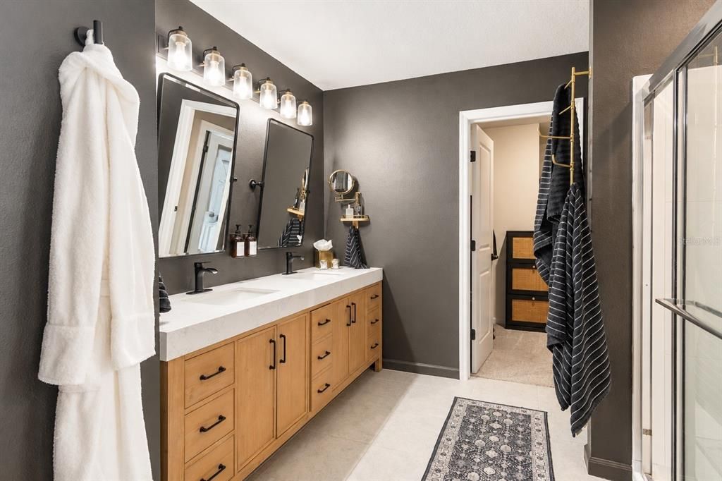 For Sale: $549,900 (4 beds, 2 baths, 2406 Square Feet)