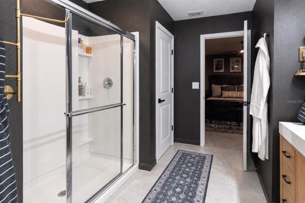 For Sale: $549,900 (4 beds, 2 baths, 2406 Square Feet)