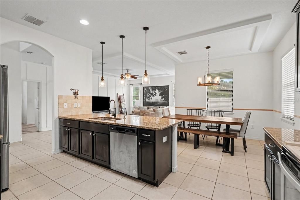 For Sale: $375,000 (5 beds, 2 baths, 2595 Square Feet)