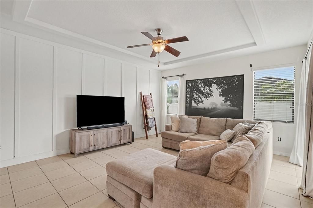 For Sale: $375,000 (5 beds, 2 baths, 2595 Square Feet)
