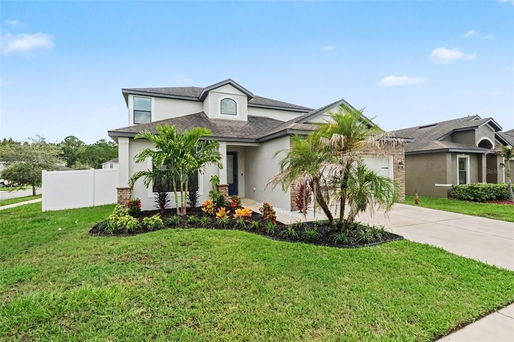 For Sale: $375,000 (5 beds, 2 baths, 2595 Square Feet)