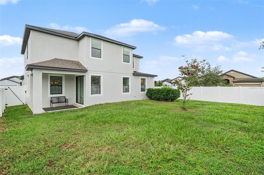 For Sale: $375,000 (5 beds, 2 baths, 2595 Square Feet)