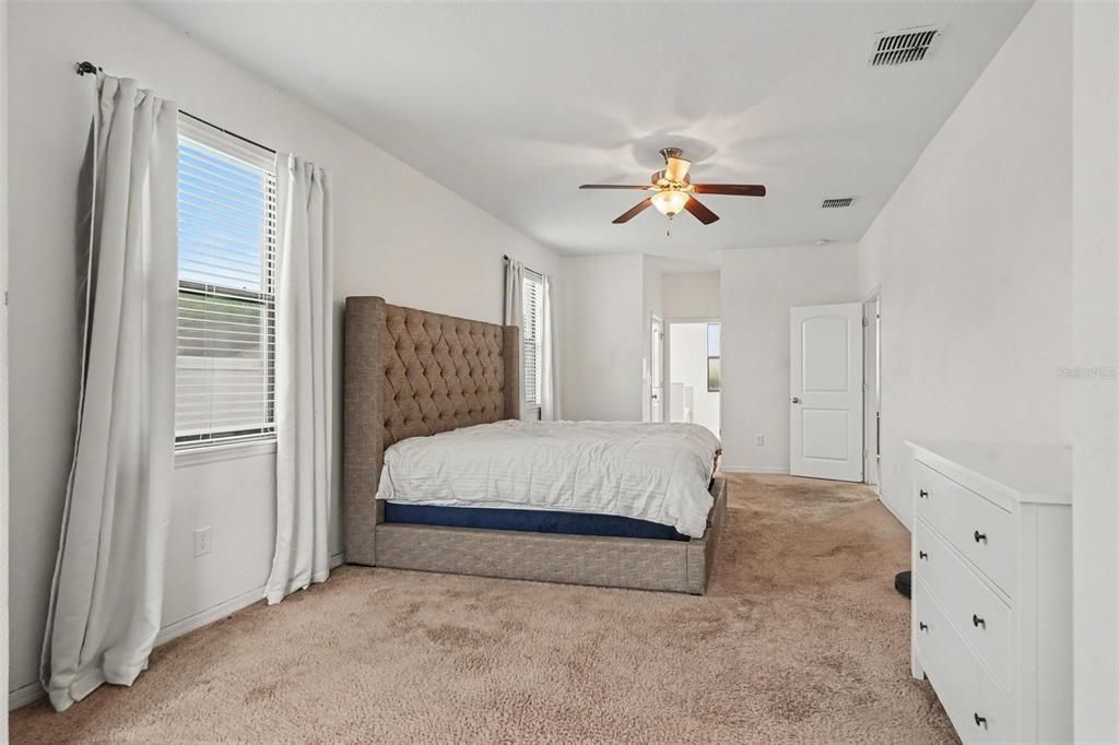 For Sale: $375,000 (5 beds, 2 baths, 2595 Square Feet)