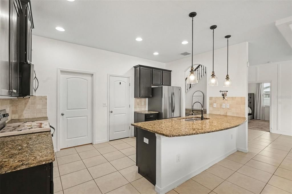 For Sale: $375,000 (5 beds, 2 baths, 2595 Square Feet)