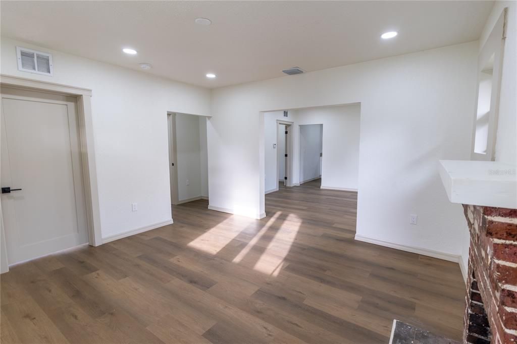 For Sale: $245,000 (2 beds, 2 baths, 1112 Square Feet)