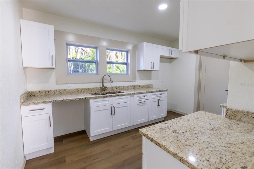 For Sale: $245,000 (2 beds, 2 baths, 1112 Square Feet)