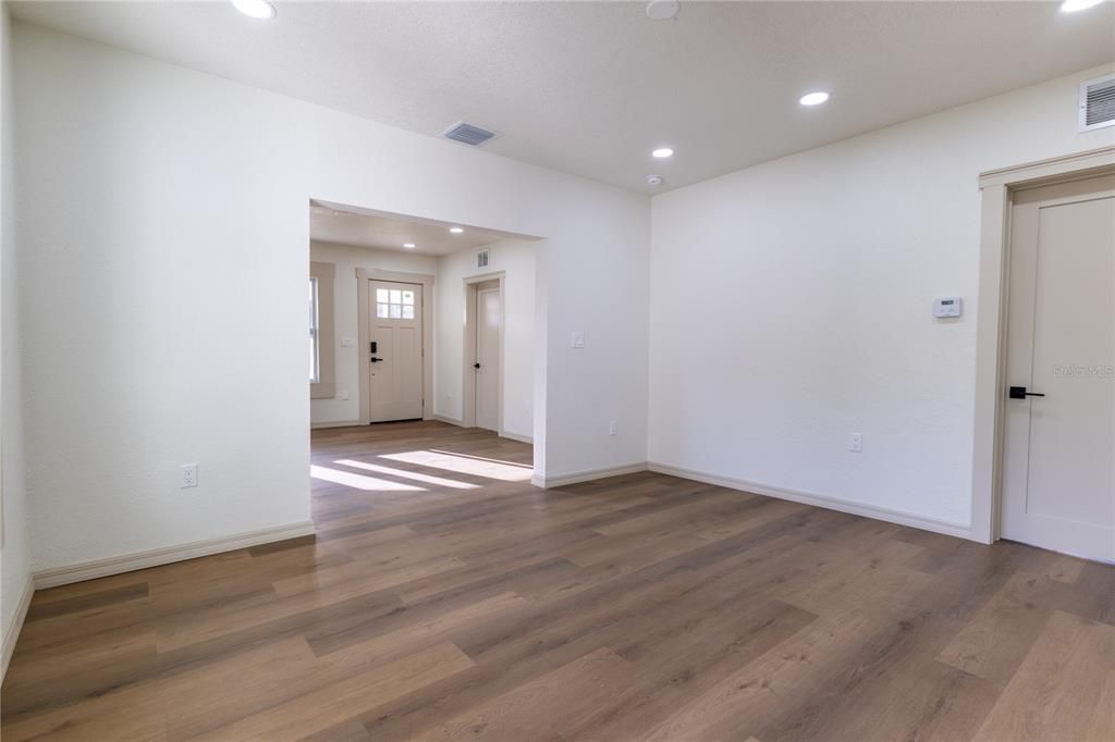 For Sale: $245,000 (2 beds, 2 baths, 1112 Square Feet)