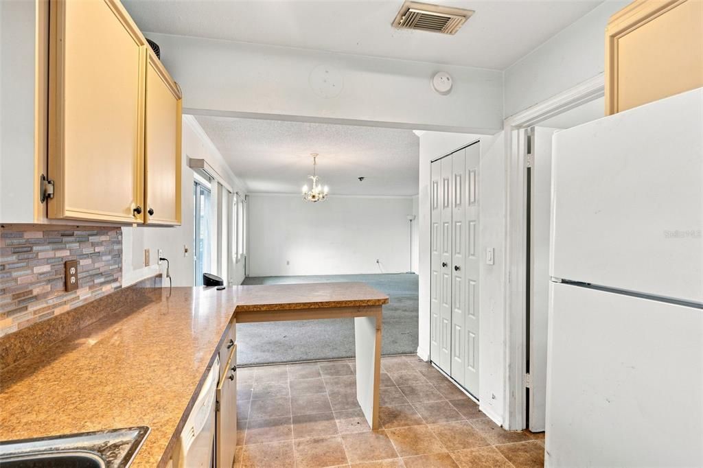 For Sale: $120,000 (2 beds, 2 baths, 1149 Square Feet)