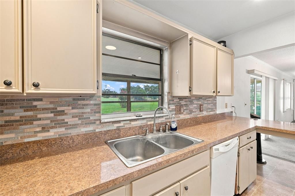 For Sale: $120,000 (2 beds, 2 baths, 1149 Square Feet)