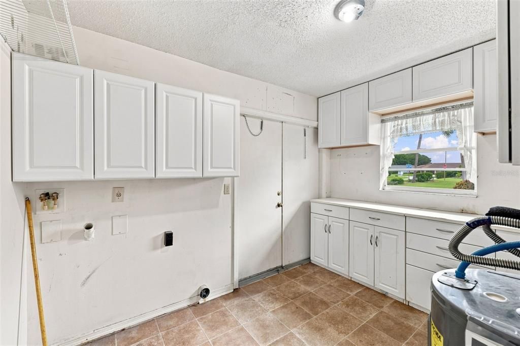 For Sale: $120,000 (2 beds, 2 baths, 1149 Square Feet)