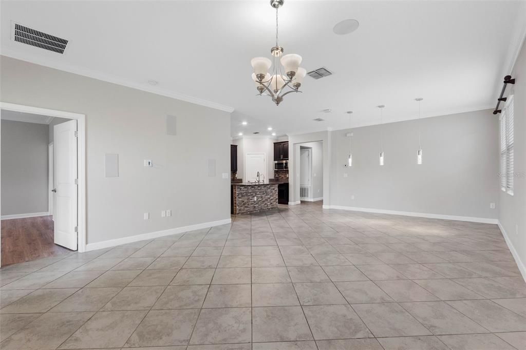 For Sale: $389,000 (4 beds, 3 baths, 2057 Square Feet)