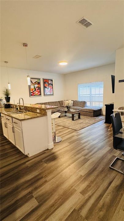 For Sale: $355,000 (4 beds, 3 baths, 1902 Square Feet)