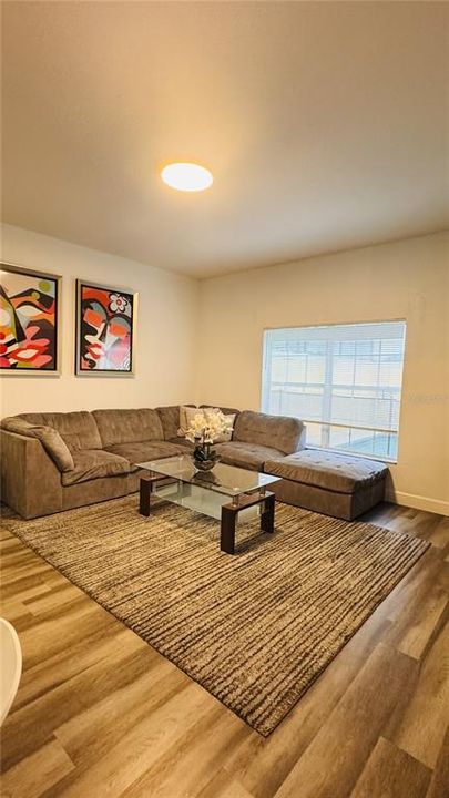 For Sale: $355,000 (4 beds, 3 baths, 1902 Square Feet)