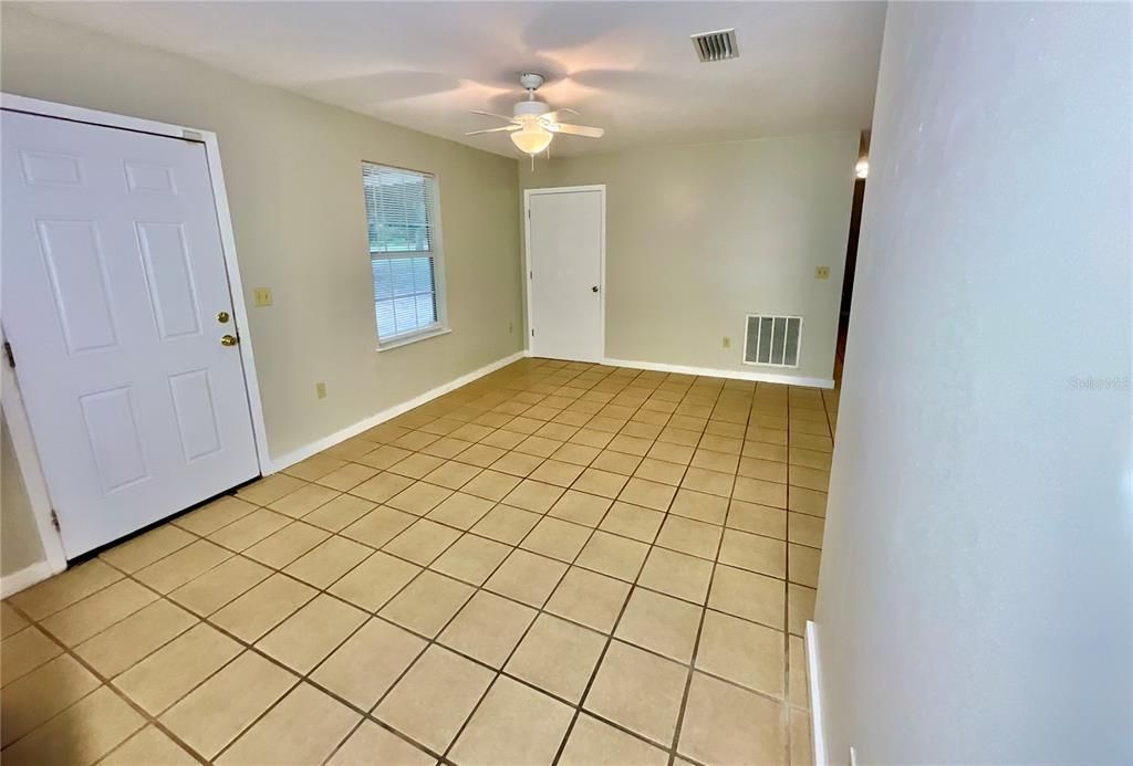 For Sale: $215,000 (4 beds, 2 baths, 1296 Square Feet)