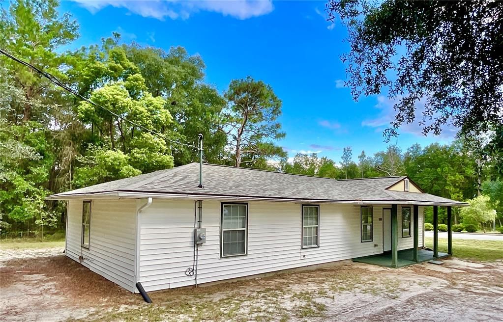 For Sale: $215,000 (4 beds, 2 baths, 1296 Square Feet)