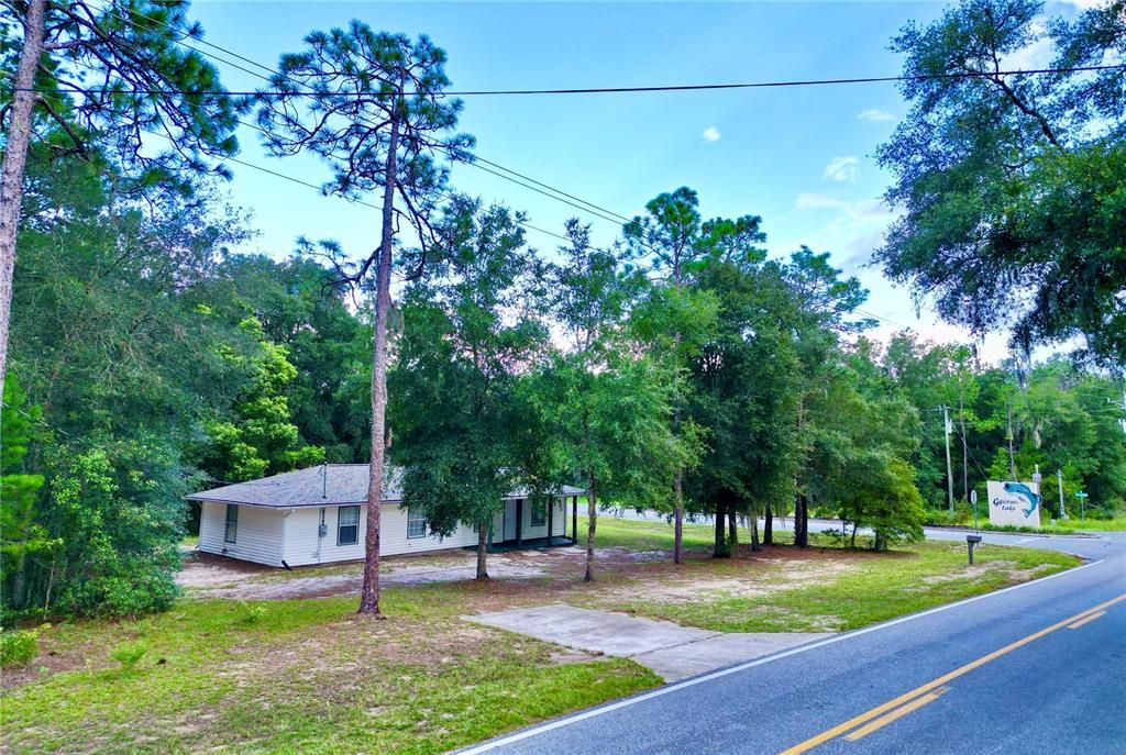 For Sale: $215,000 (4 beds, 2 baths, 1296 Square Feet)