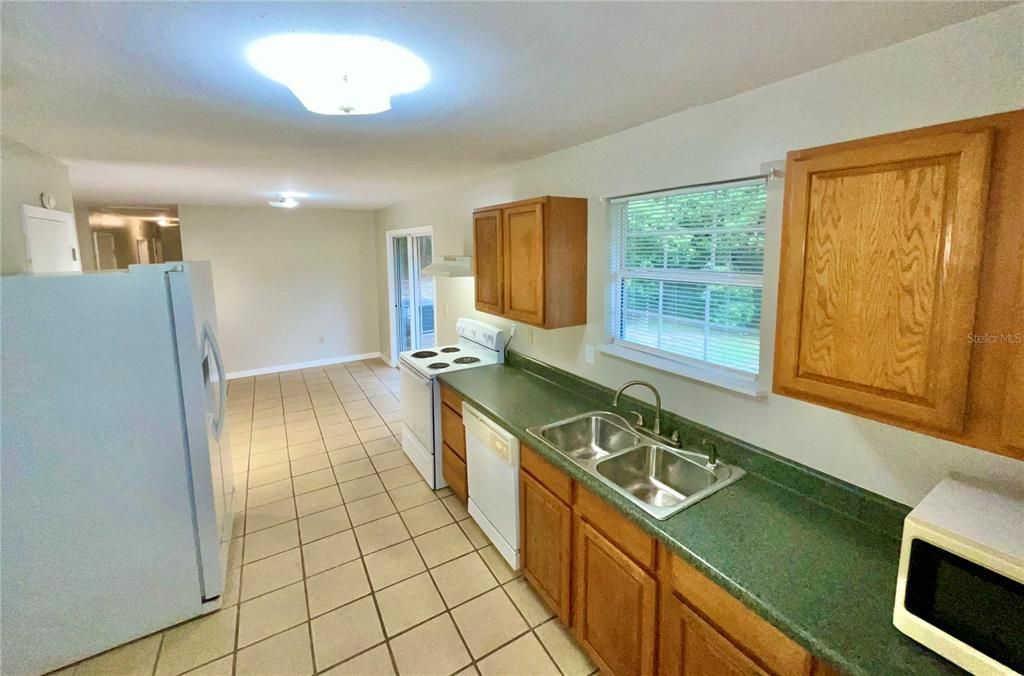 For Sale: $215,000 (4 beds, 2 baths, 1296 Square Feet)