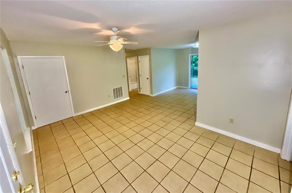 For Sale: $215,000 (4 beds, 2 baths, 1296 Square Feet)