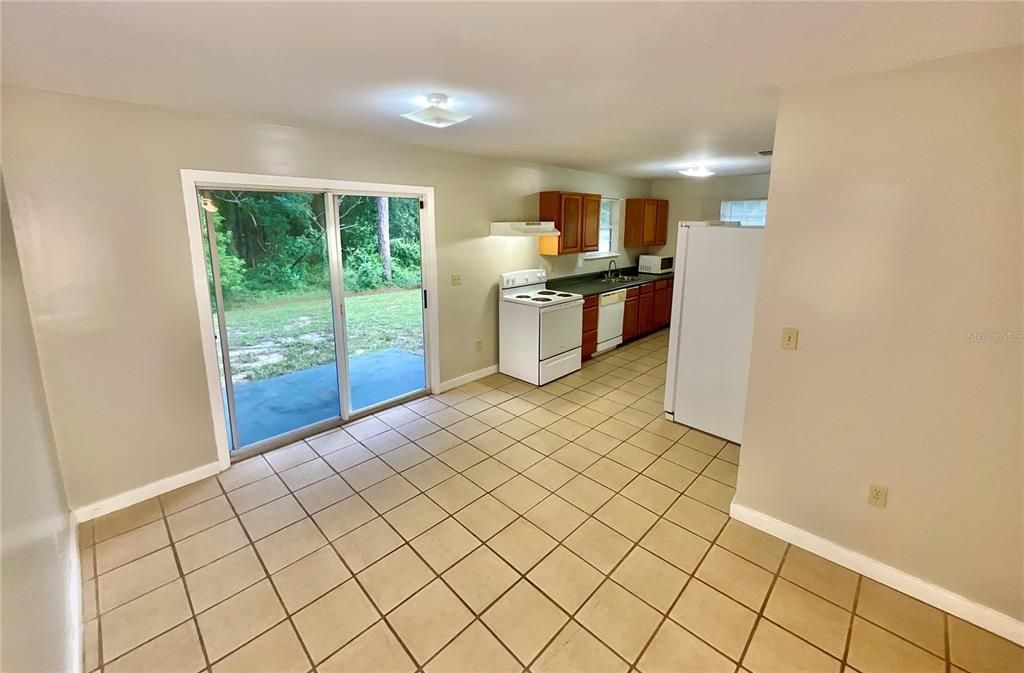 For Sale: $215,000 (4 beds, 2 baths, 1296 Square Feet)