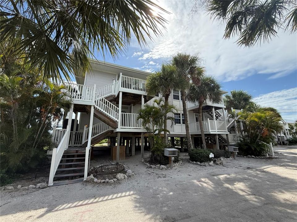 For Sale: $620,000 (3 beds, 3 baths, 1568 Square Feet)