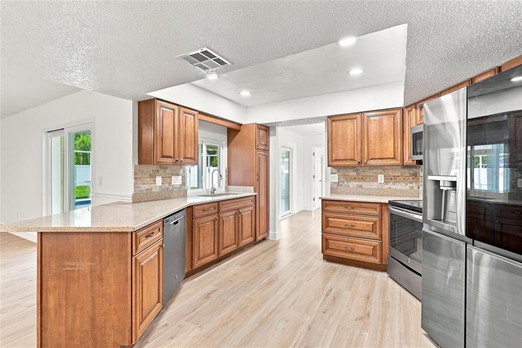 待售: $385,000 (3 贝兹, 2 浴室, 1917 平方英尺)