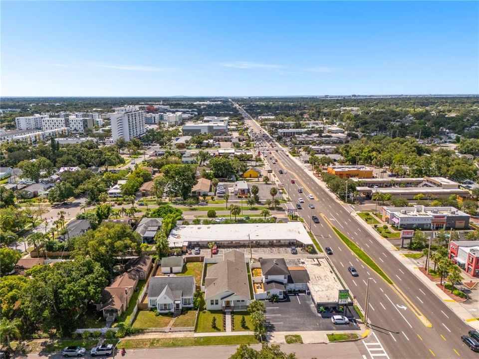 На продажу: $764,900 (4 спален, 3 ванн, 2061 Квадратных фут)