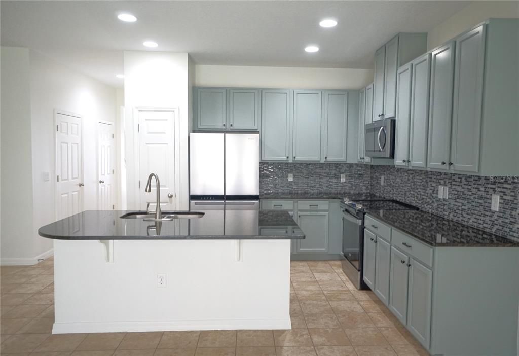 В аренду: $2,200 (3 спален, 2 ванн, 1420 Квадратных фут)