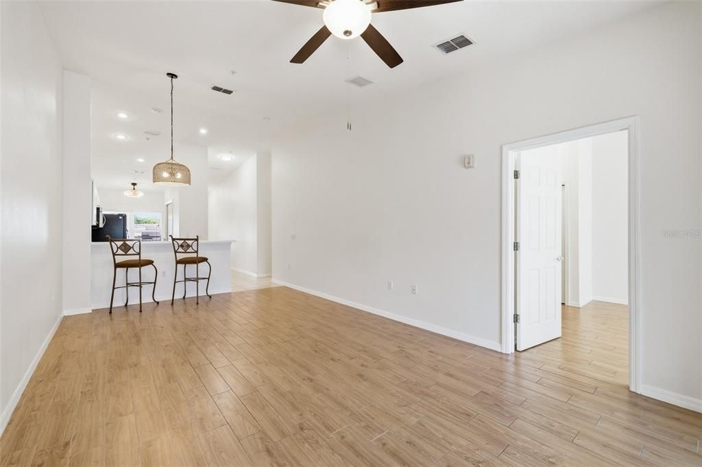 For Sale: $334,500 (2 beds, 2 baths, 1238 Square Feet)