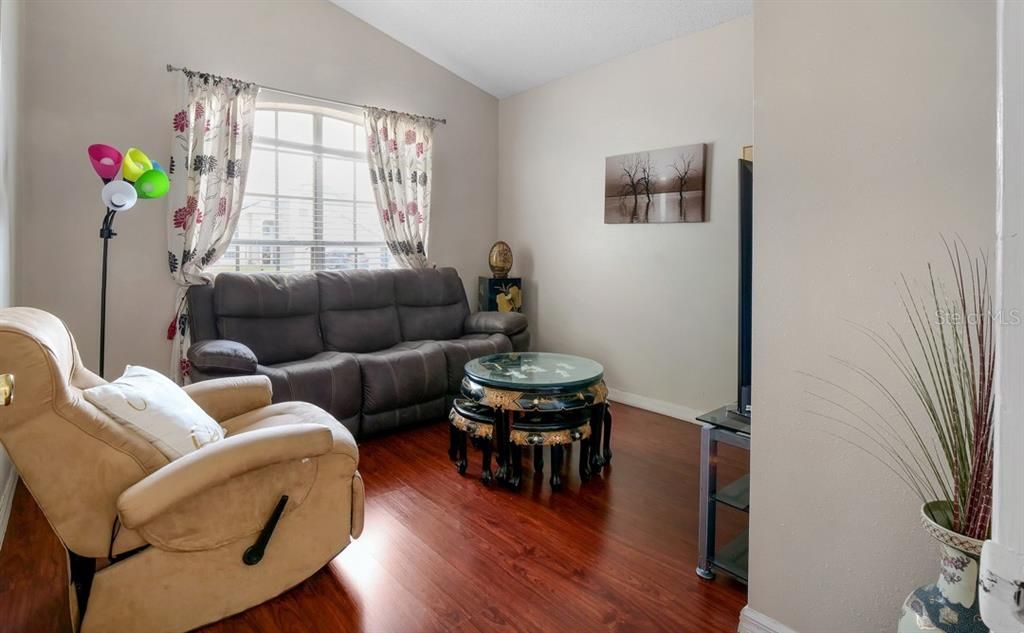 En Renta: $2,500 (4 camas, 2 baños, 1999 Pies cuadrados)