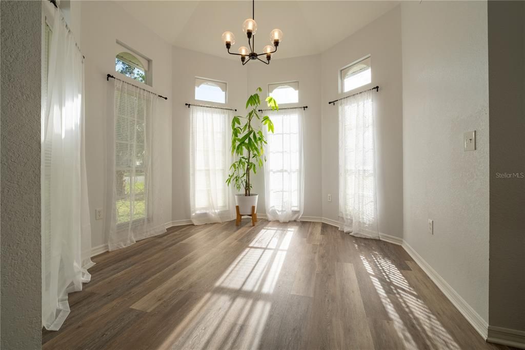 En Venta: $389,000 (3 camas, 2 baños, 1736 Pies cuadrados)