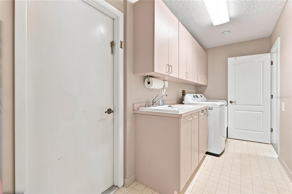For Sale: $849,000 (4 beds, 3 baths, 2625 Square Feet)