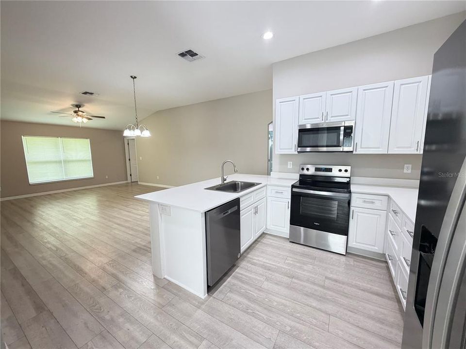 For Sale: $255,000 (3 beds, 2 baths, 1503 Square Feet)