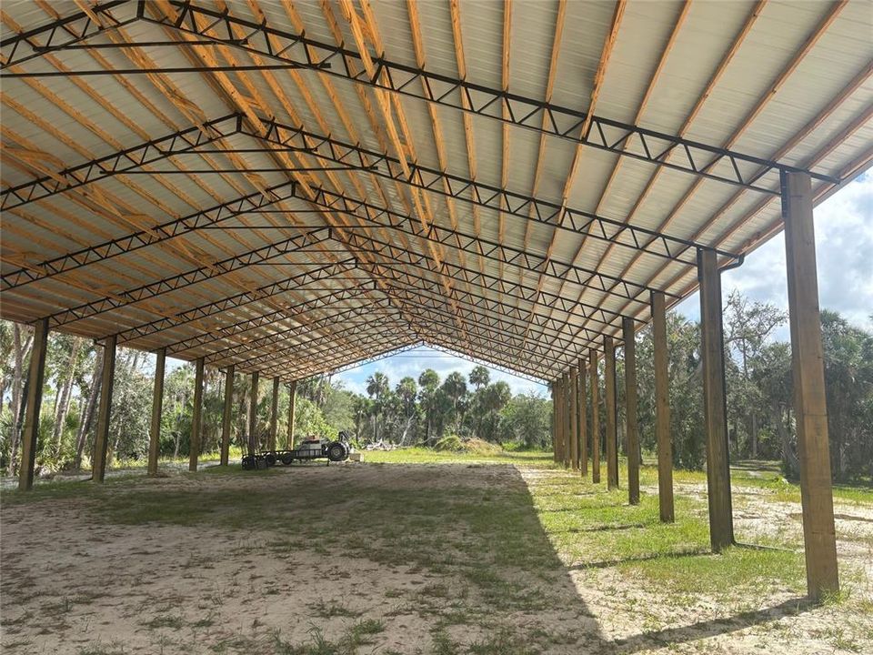 En Venta: $3,995,000 (45.70 acres)