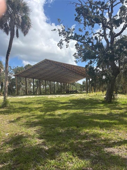 En Venta: $3,995,000 (45.70 acres)