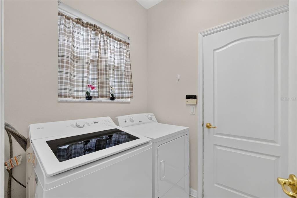 En Venta: $395,000 (3 camas, 2 baños, 2031 Pies cuadrados)