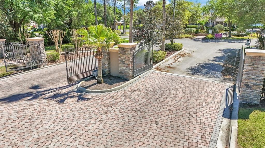 For Sale: $429,900 (2 beds, 2 baths, 1931 Square Feet)