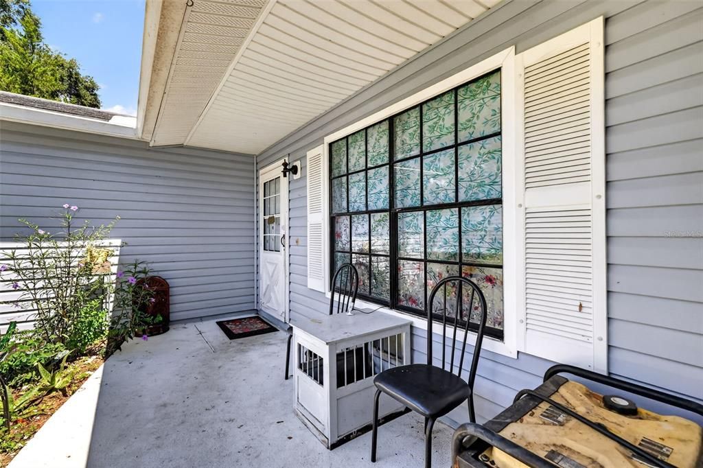 For Sale: $209,000 (3 beds, 2 baths, 1062 Square Feet)