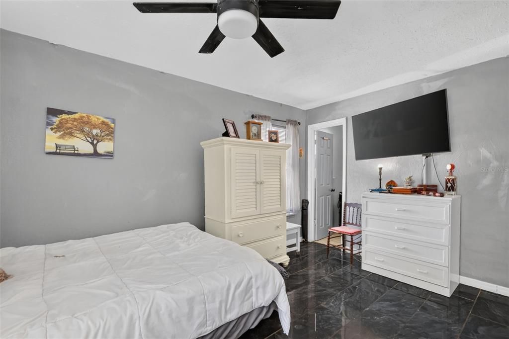 For Sale: $209,000 (3 beds, 2 baths, 1062 Square Feet)