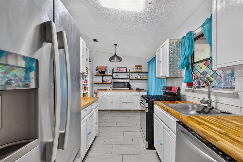 For Sale: $209,000 (3 beds, 2 baths, 1062 Square Feet)