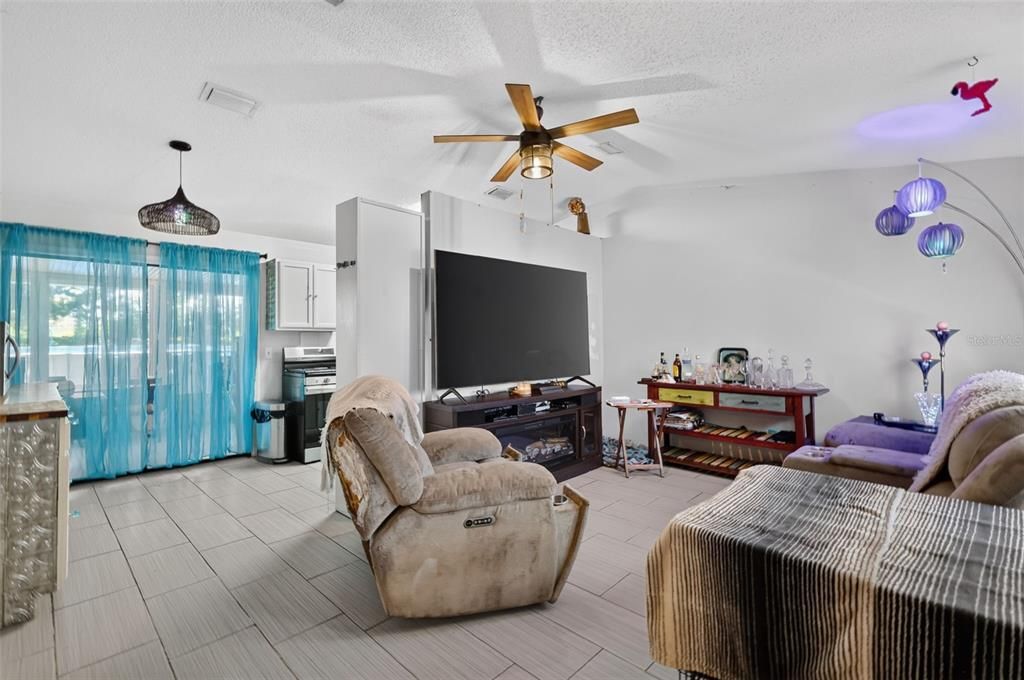 For Sale: $209,000 (3 beds, 2 baths, 1062 Square Feet)