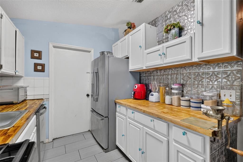 For Sale: $209,000 (3 beds, 2 baths, 1062 Square Feet)