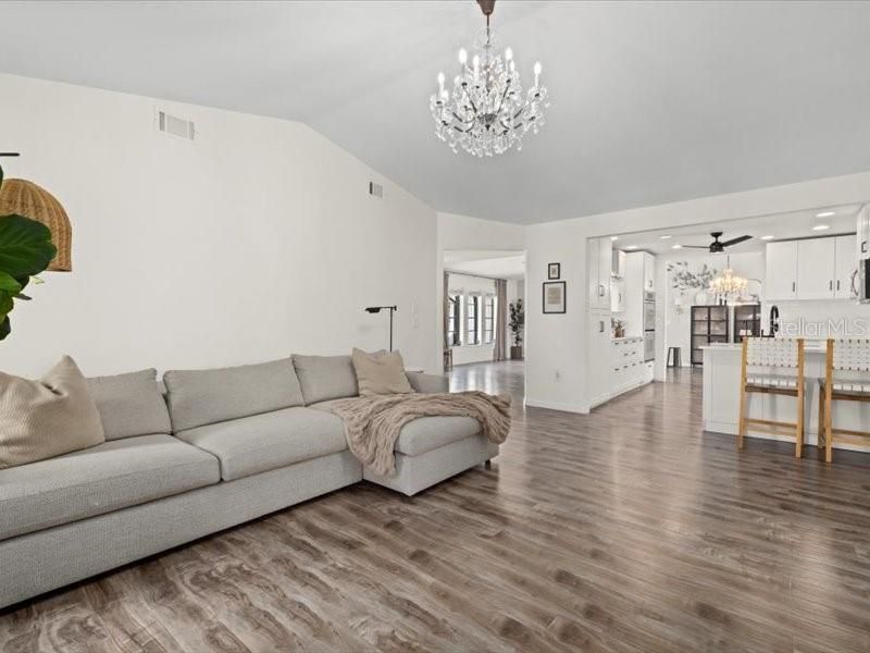 En Venta: $779,000 (3 camas, 2 baños, 2181 Pies cuadrados)