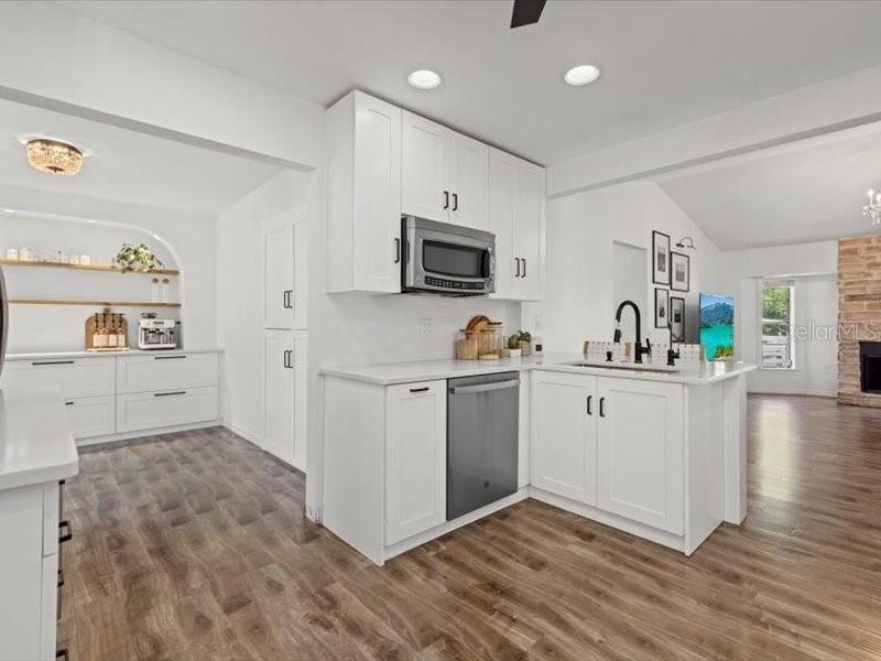 En Venta: $779,000 (3 camas, 2 baños, 2181 Pies cuadrados)