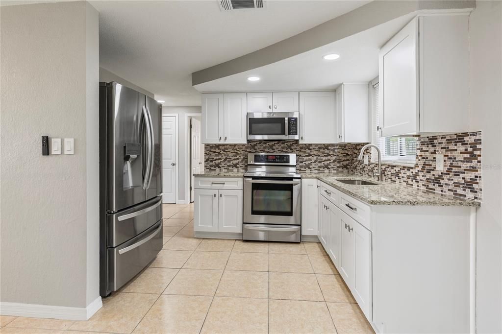 For Sale: $270,000 (3 beds, 1 baths, 1080 Square Feet)