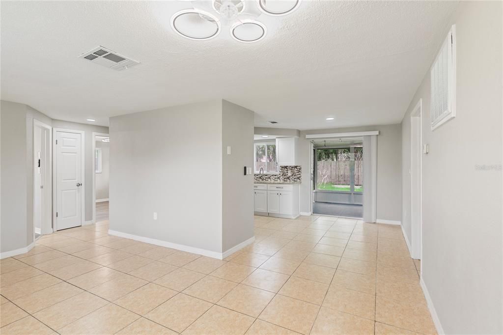 For Sale: $270,000 (3 beds, 1 baths, 1080 Square Feet)