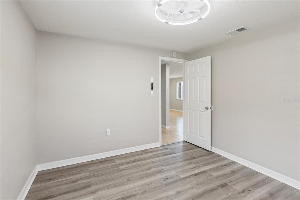 For Sale: $270,000 (3 beds, 1 baths, 1080 Square Feet)