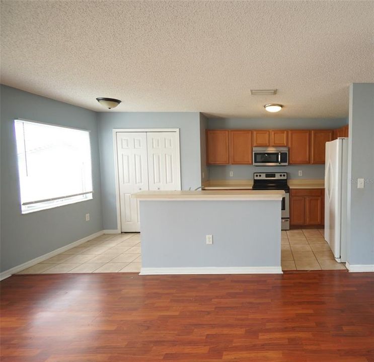For Rent: $2,150 (3 beds, 2 baths, 1868 Square Feet)