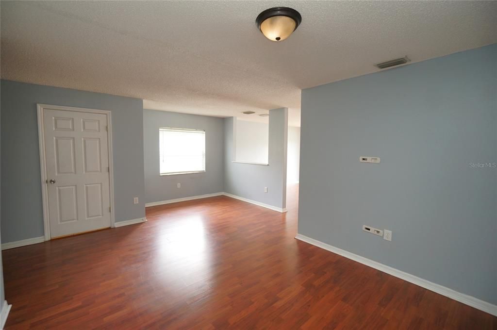 For Rent: $2,150 (3 beds, 2 baths, 1868 Square Feet)