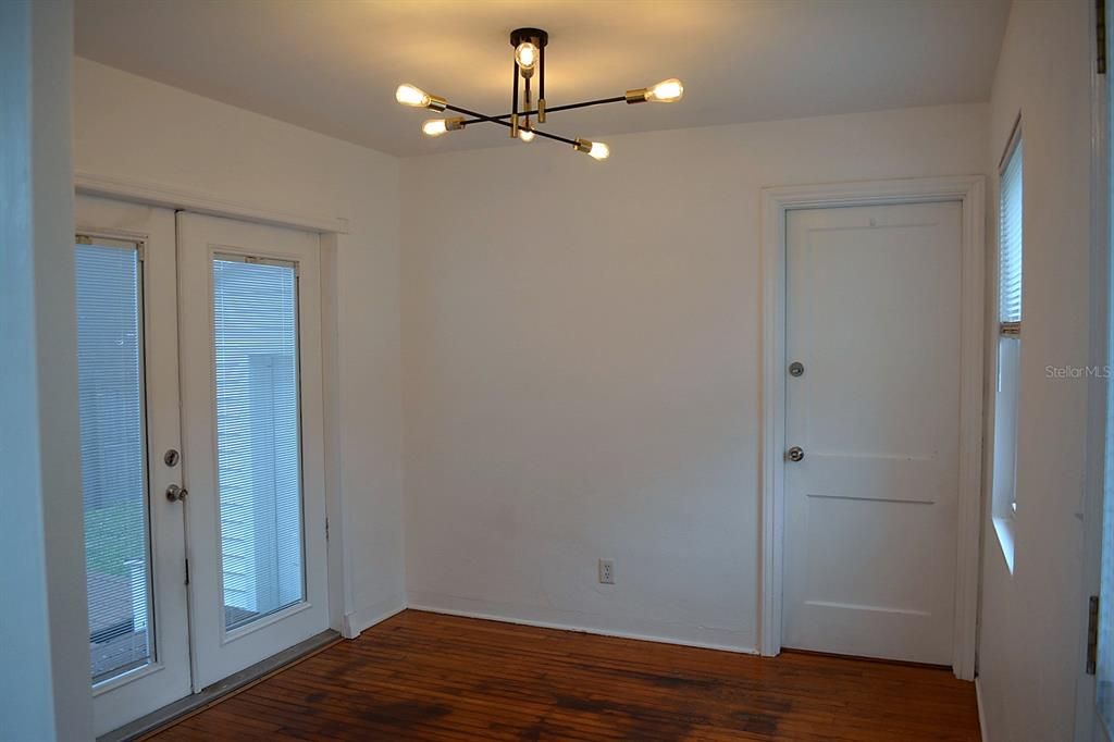 For Rent: $2,500 (2 beds, 1 baths, 786 Square Feet)
